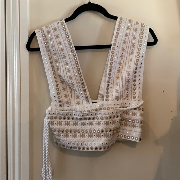 MAJORELLE Tops - Detailed crop top